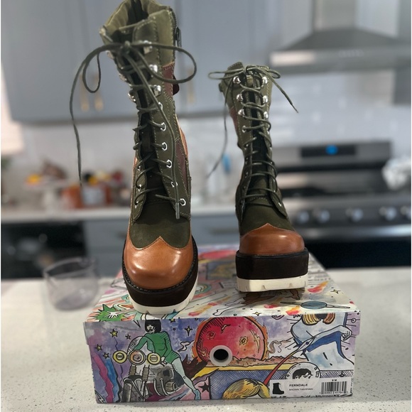 Boot - Picture 1 of 3